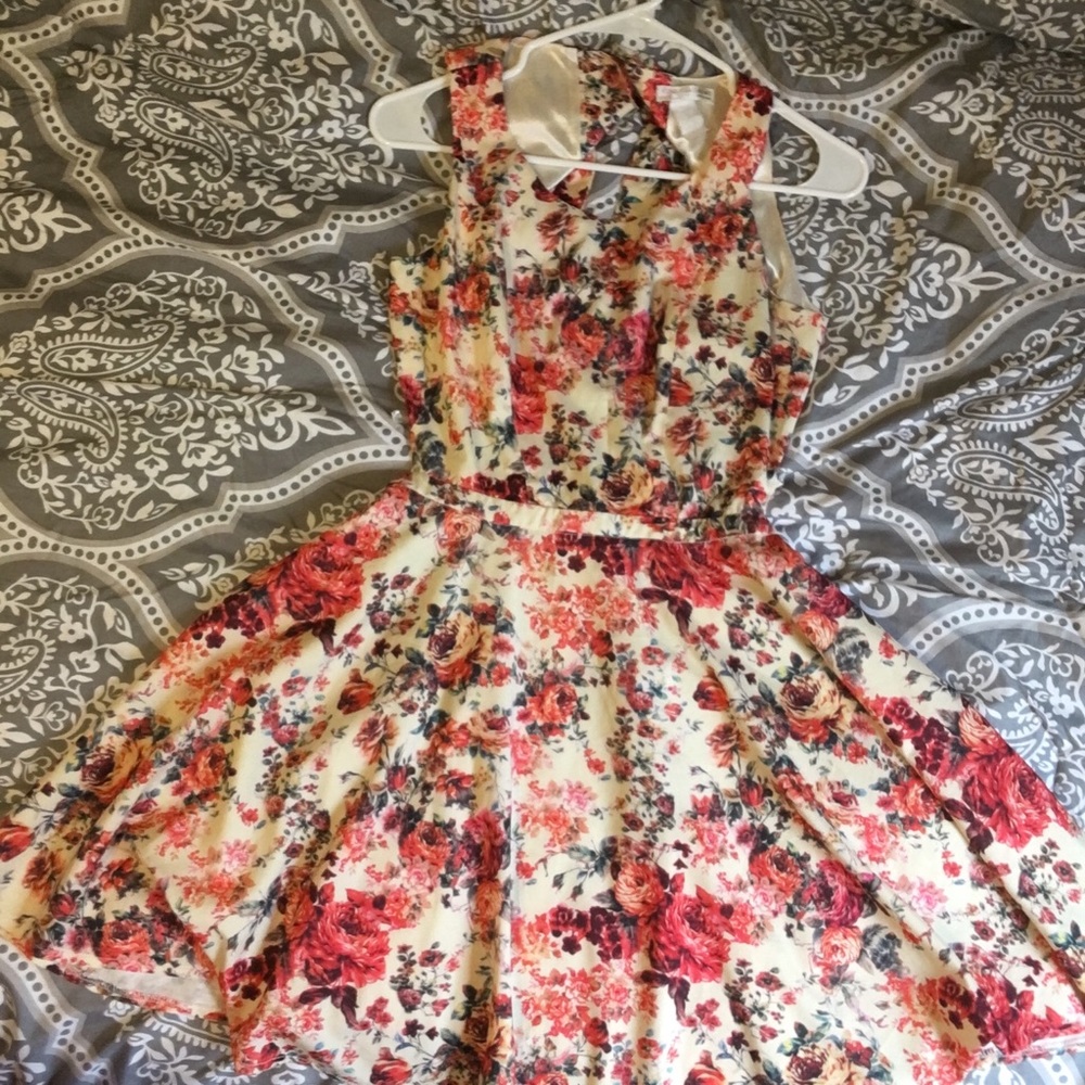 Rose pattern mini dress with open back